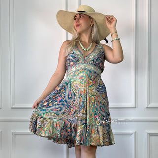 Széles pántos, fodros aljú ruha