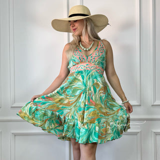 Széles pántos, fodros aljú ruha