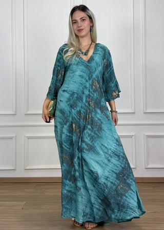 V-nyakú hosszú ruha