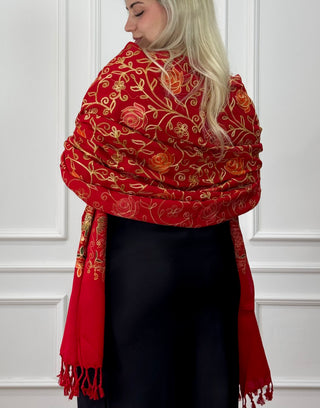 Hímzett virágmintás stóla