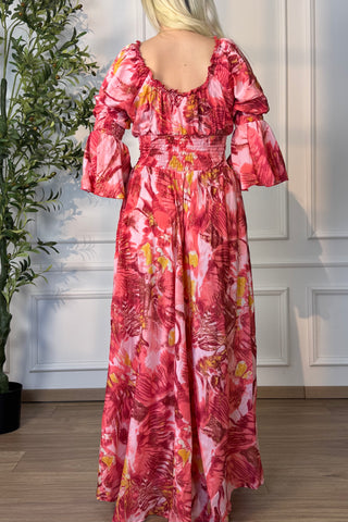 Rochie cu talie strânsă și mâneci clopot