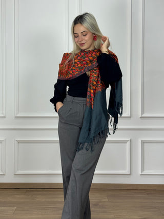 Hímzett mandala mintás stóla