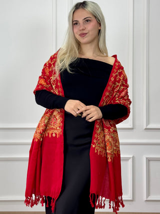 Hímzett virágmintás stóla