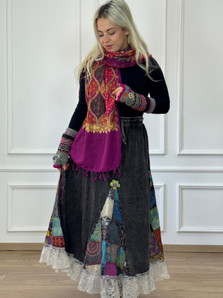 Hímzett inda mintás stóla