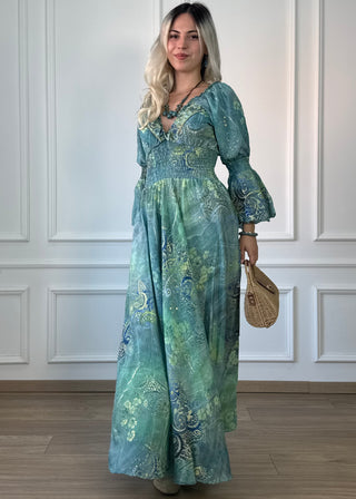 Rochie cu talie strânsă și mâneci clopot