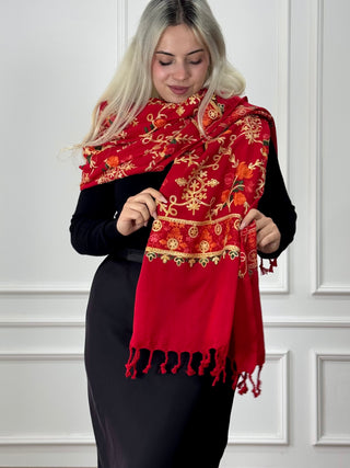 Hímzett virágmintás stóla