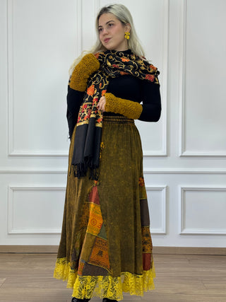 Hímzett virágmintás stóla