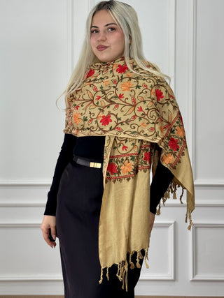 Hímzett virágmintás stóla