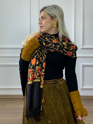 Hímzett virágmintás stóla