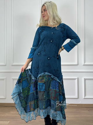 Patchwork ruha tükördíszítéssel