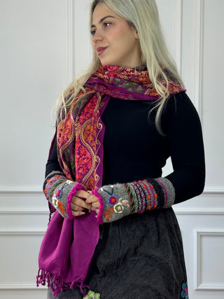 Hímzett inda mintás stóla