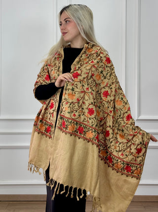 Hímzett virágmintás stóla