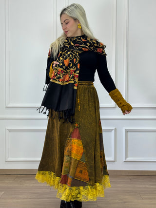 Hímzett virágmintás stóla