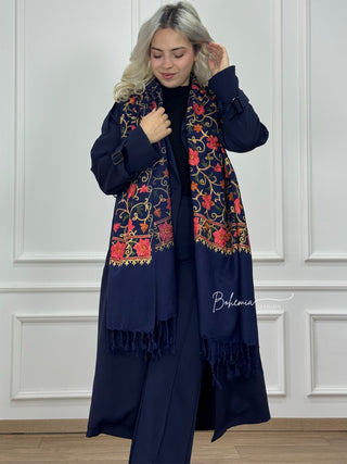 Hímzett virágmintás stóla