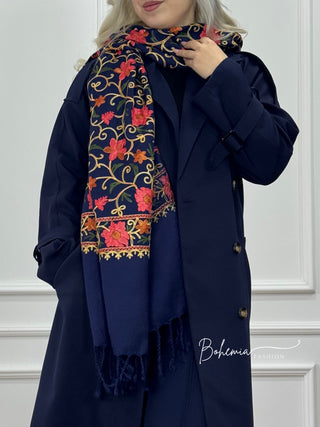 Hímzett virágmintás stóla