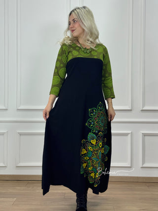 Hosszú ruha kontrasztos felsőrésszel