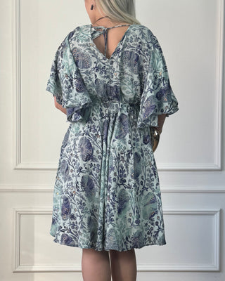 Rochie scurtă cu mâneci fluture