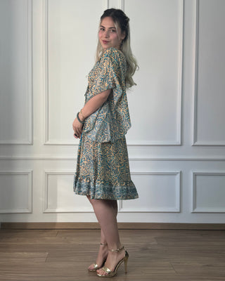 Rövid ruha fűzős mellrésszel