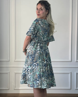 Rövid ruha szívalakú nyakkivágással