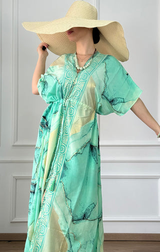 Rochie maxi strânsă în talie