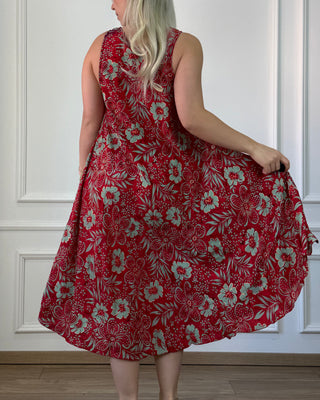Short dress with wide straps