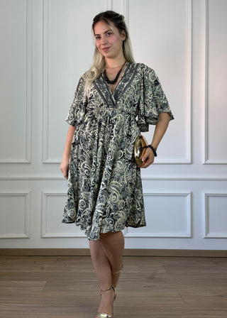 Rochie scurtă cu mâneci fluture