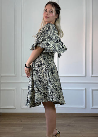 Rochie scurtă cu mâneci fluture