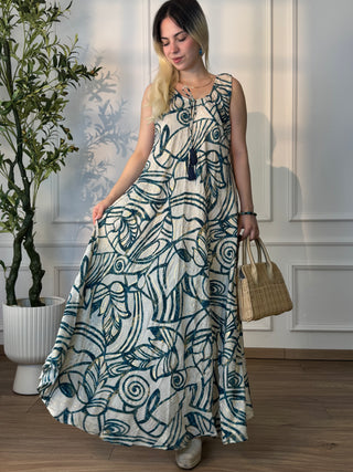 Long dress with wide straps