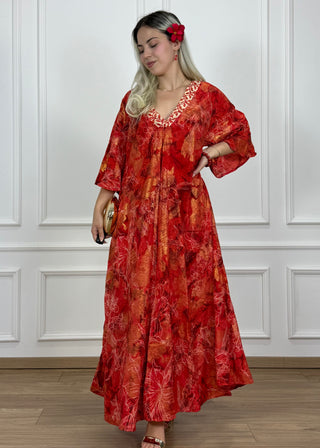 V-nyakú hosszú ruha