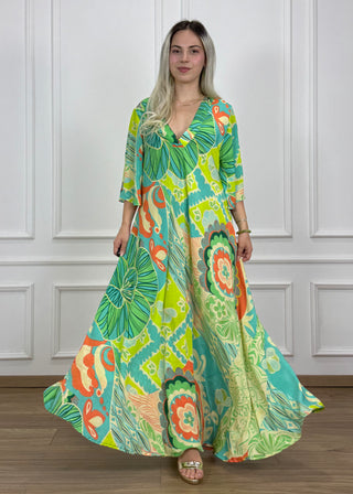 V-nyakú hosszú ruha