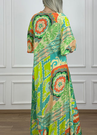 V-nyakú hosszú ruha