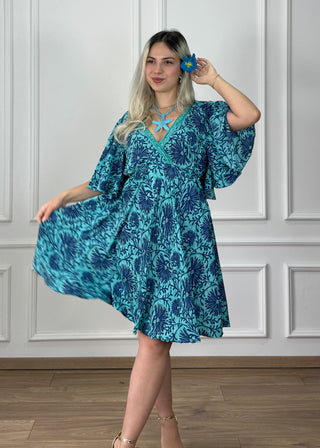 Rochie scurtă cu mâneci fluture