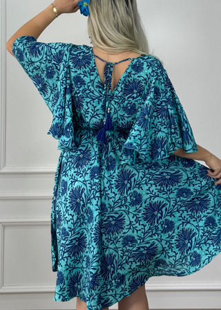 Rochie scurtă cu mâneci fluture