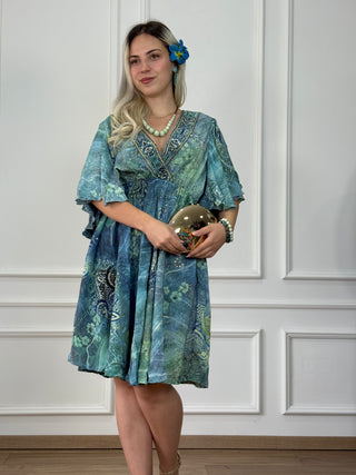 Rochie scurtă cu mâneci fluture
