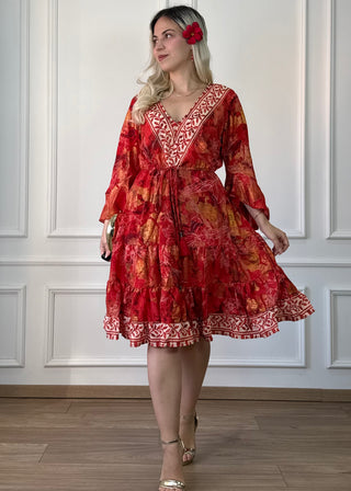 Fodros aljú megkötős ruha