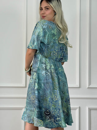 Rövid ruha szívalakú nyakkivágással