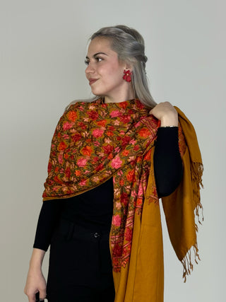 Hímzett virágmintás stóla - Mustár